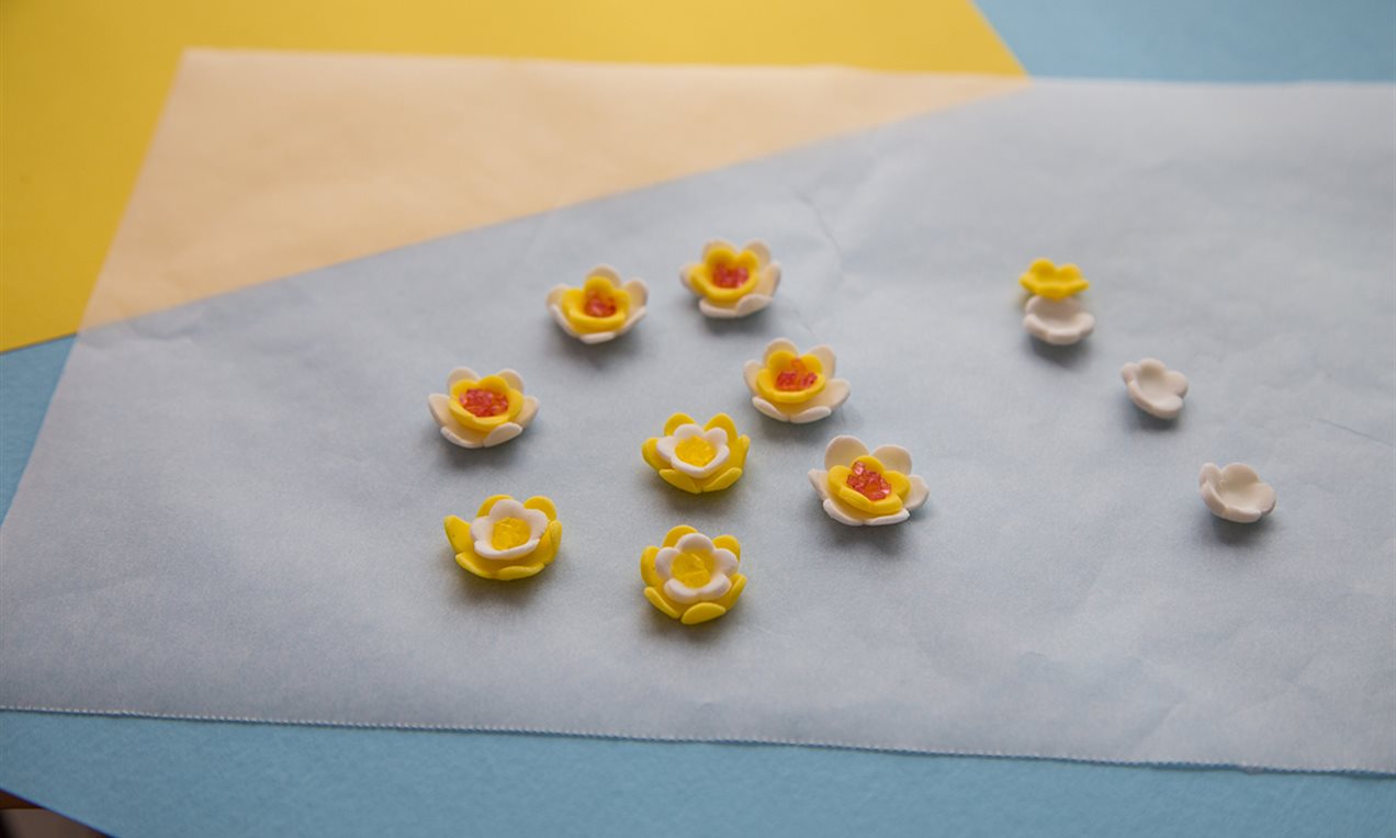 Picture - Mini prăjituri cu glazură multicoloră 5